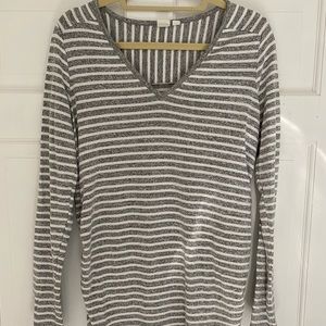 Gap maternity long sleeve shirt.